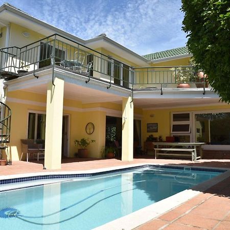 On Pinewood Guest House Cape Town Eksteriør bilde