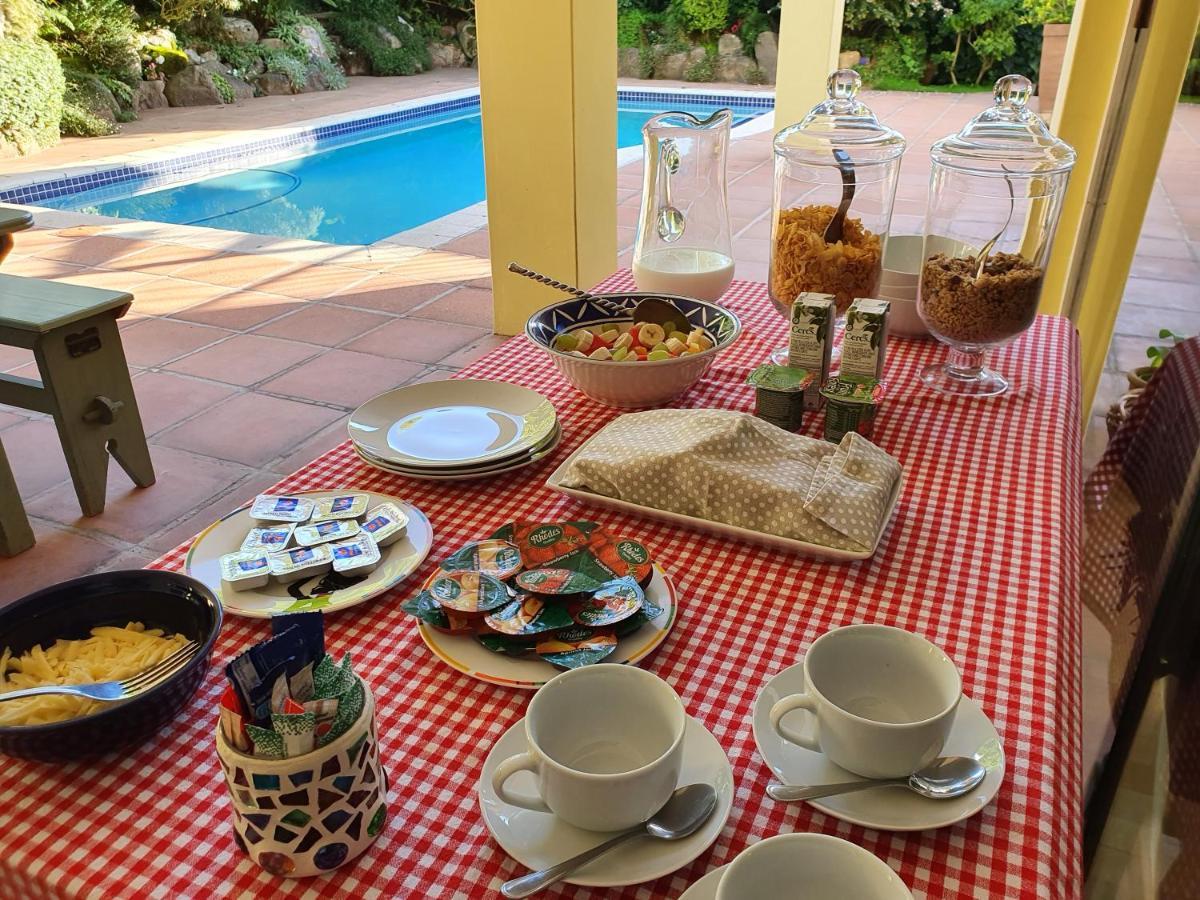 On Pinewood Guest House Cape Town Eksteriør bilde