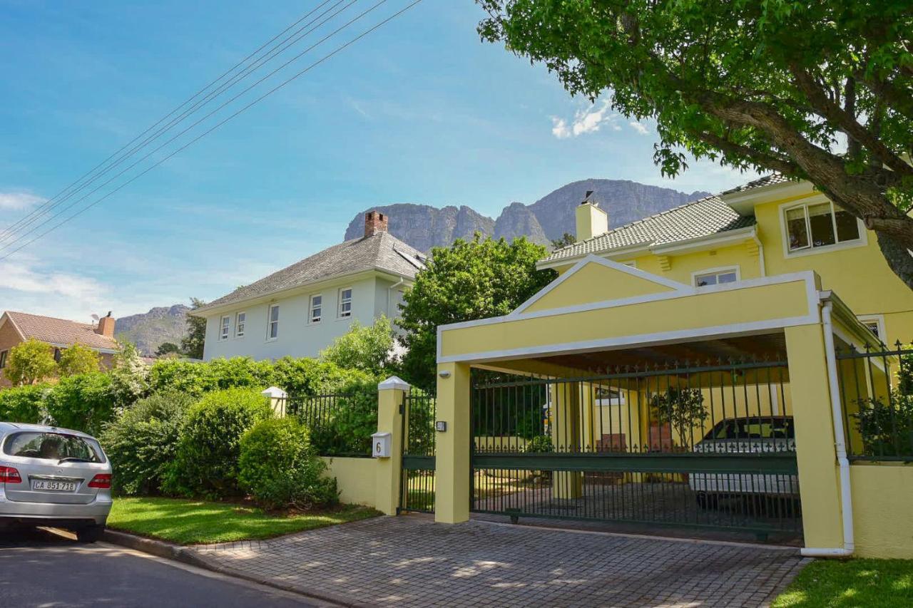 On Pinewood Guest House Cape Town Eksteriør bilde