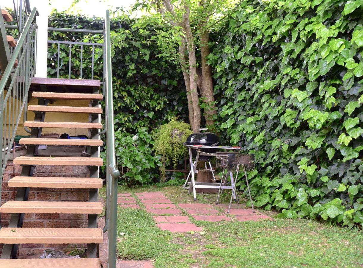 On Pinewood Guest House Cape Town Eksteriør bilde