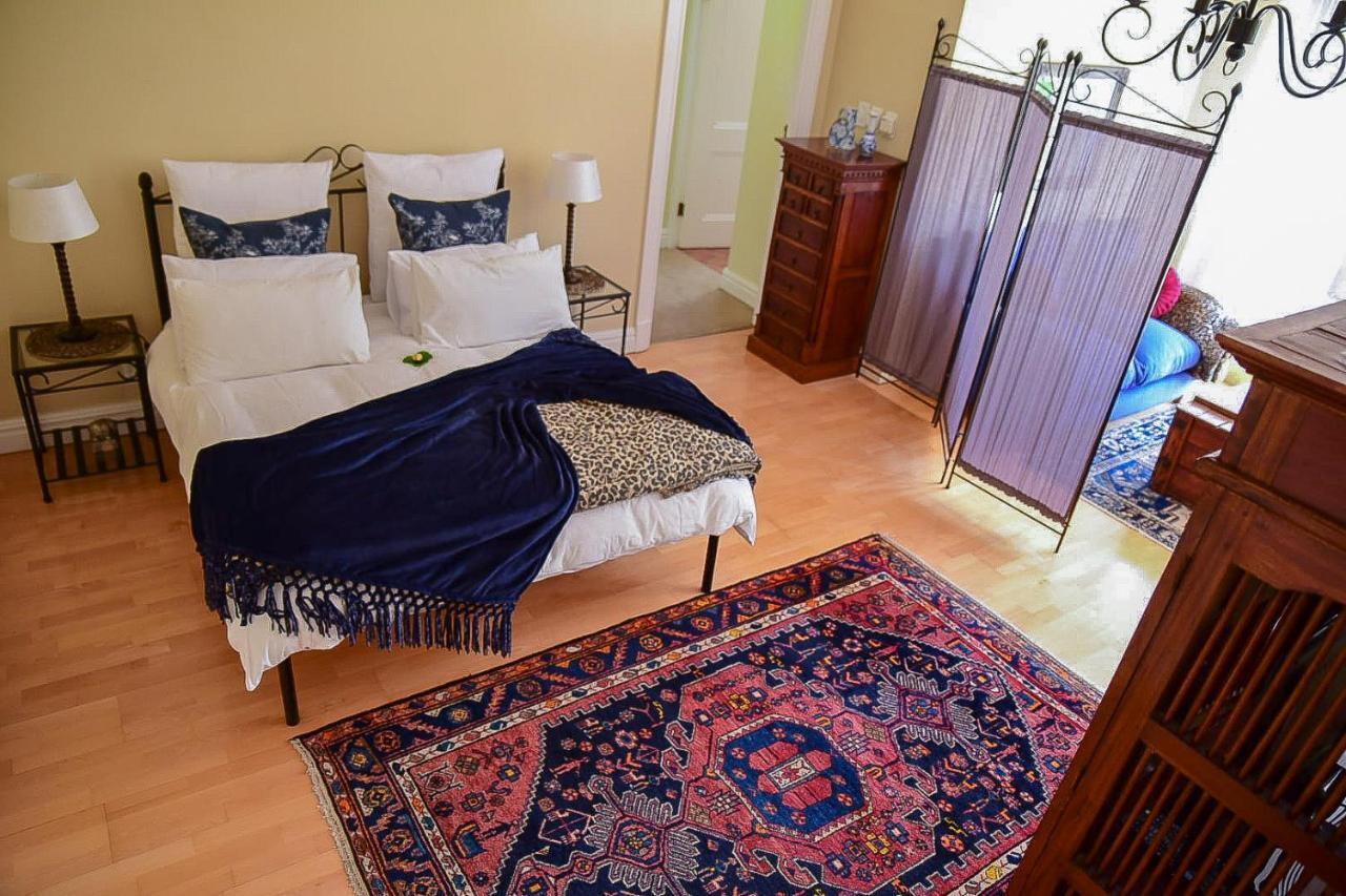 On Pinewood Guest House Cape Town Eksteriør bilde