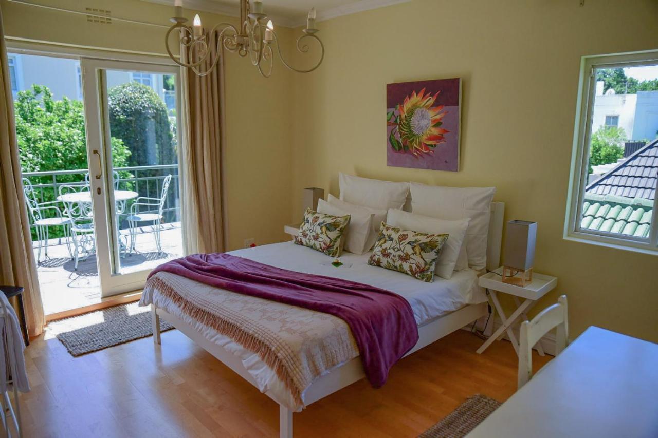 On Pinewood Guest House Cape Town Eksteriør bilde