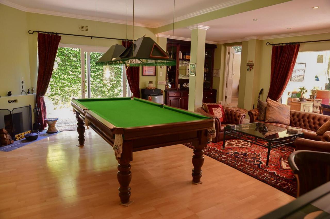 On Pinewood Guest House Cape Town Eksteriør bilde