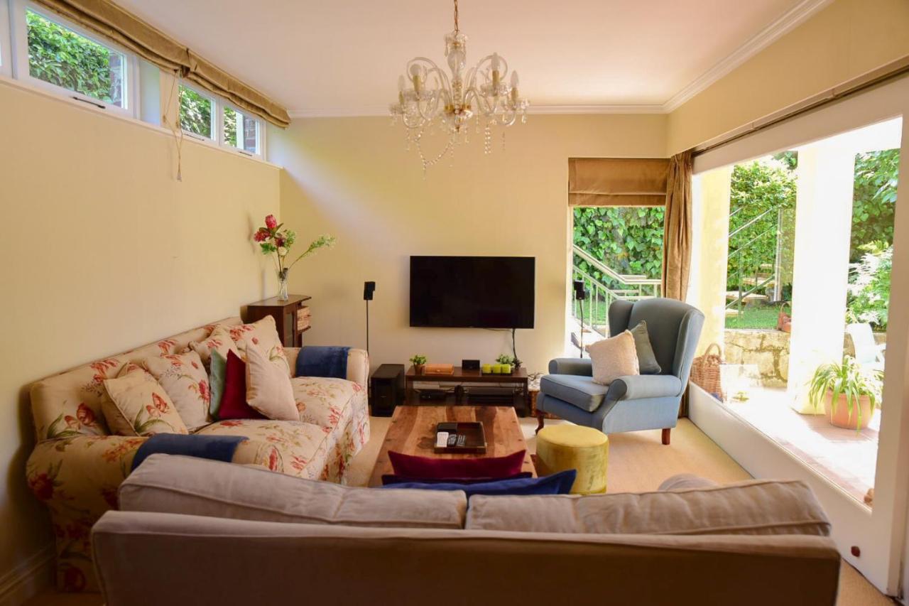 On Pinewood Guest House Cape Town Eksteriør bilde