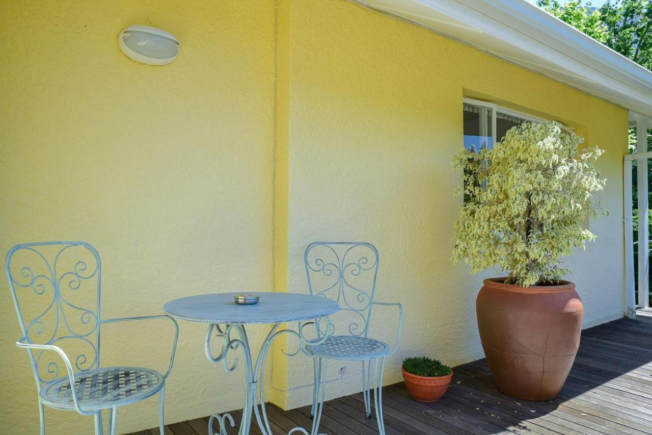 On Pinewood Guest House Cape Town Eksteriør bilde