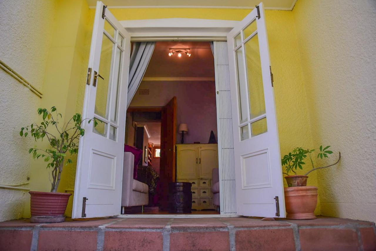 On Pinewood Guest House Cape Town Eksteriør bilde