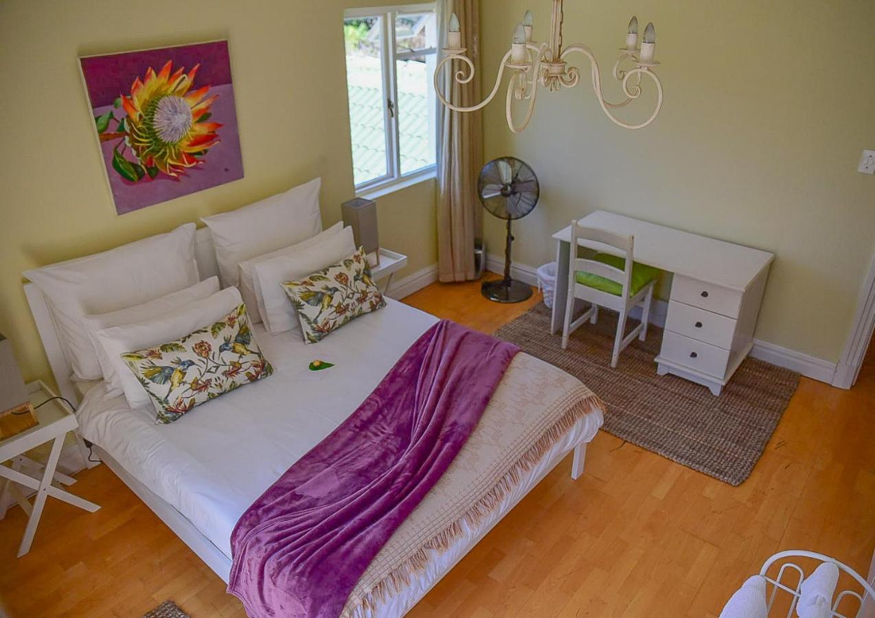 On Pinewood Guest House Cape Town Eksteriør bilde