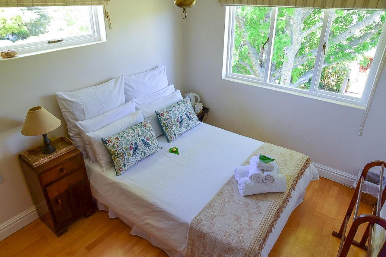 On Pinewood Guest House Cape Town Eksteriør bilde