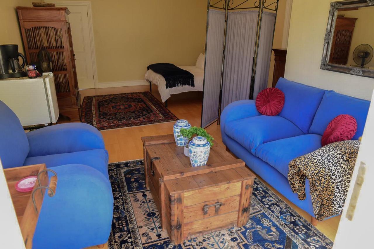 On Pinewood Guest House Cape Town Eksteriør bilde