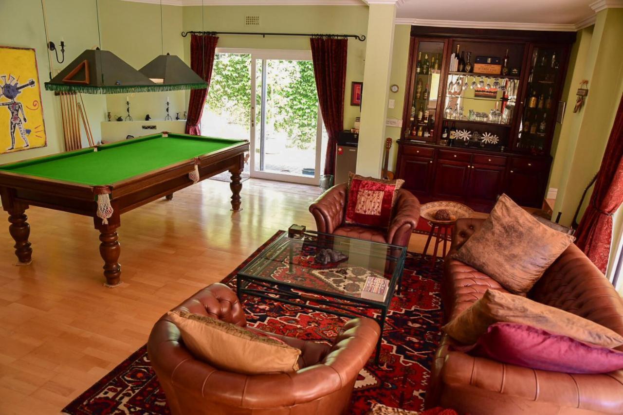 On Pinewood Guest House Cape Town Eksteriør bilde